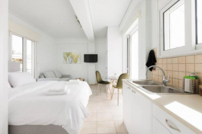 Adorable sunny studio with private balcony I